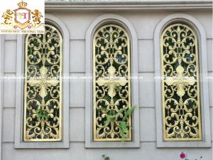 Mẫu bông gió nhôm đúc đẹp được thực hiện bởi Trường Tâm