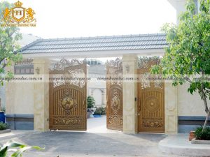 Mẫu cổng nhôm đúc sang trọng góp phần tôn lên vẻ đẹp của không gian mặt tiền.