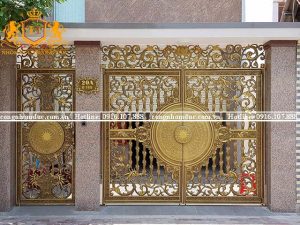 Cổng nhôm đúc nghệ thuật được thiết kế theo phong cách châu Âu cổ điển với những đường nét vô cùng cuốn hút.