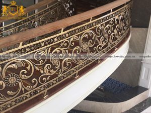 Sự nhấn nhá trong ừng chi tiết đủ làm tôn lên vẻ đẹp sang trọng và độc đáo của hệ cầu thang nhôm đúc.