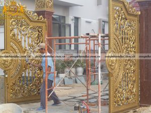 Vệ sinh cổng nhôm đúc đúng cách