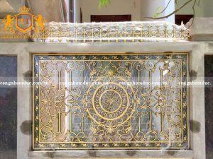 Mẫu bông gió nhôm đúc hợp kim đẹp, được nhiều gia đình yêu thích lựa chọn. Thiết kế mang đến vẻ đẹp sang trọng, tinh tế cho ngôi nhà.