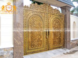 Chắc chắn ai khi nhìn thấy bộ cổng nhôm đúc này đều phải trầm trồ bởi vẻ đẹp sang trọng, cuốn hút mà nó đem lại.
