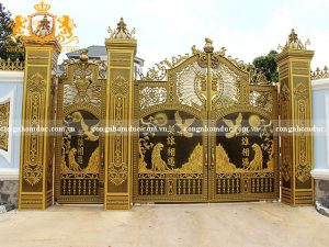 Bạn có bị thu hút bởi mẫu cổng như thế này? Chắc chắn với vẻ đẹp cực kỳ sang trọng, đẳng cấp, bộ cổng nhôm đúc này sẽ để lại ấn tượng đặc biệt đối với người nhìn thấy chúng.