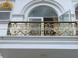 Sử dụng ban công nhôm đúc góp phần tôn lên vẻ đẹp mặt tiền cho ngôi nhà, thể hiện đẳng cấp của gia chủ.