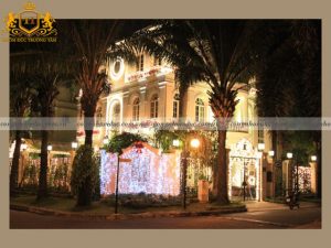 Sử dụng đèn dây trang trí cổng nhà giúp không gian trở lên lung linh