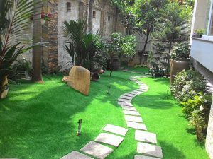 Trang trí sân vườn bằng cỏ nhân tạo - sự lựa chọn được yêu thích