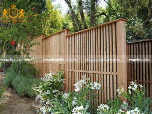 Hàng rào gỗ bậc thang độc đáo cho ngôi nhà