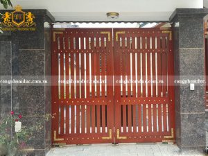 Cổng gỗ - vẻ đẹp mộc mạc nhưng không kém phần sang trọng