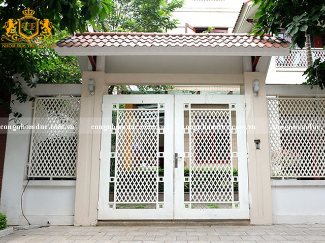 Thiết kế các thanh chéo đan xen nhau khá mới lạ phải không ạ?