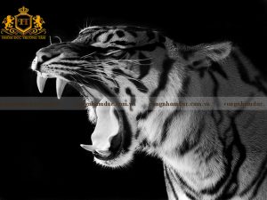 Hóa giải phong thủy nhà ở có góc nhọn bằng cách treo tranh đầu dã thú