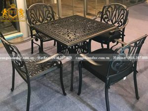 Gia đình bạn sẽ có 1 không gian nghỉ ngơi lý tưởng với bộ bàn ghế nhôm đúc sang trọng này.