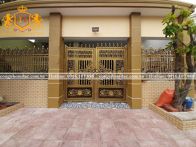 Trang trí cho ngôi nhà của bạn với hệ thống cổng và hàng rào nhôm đúc sẽ không bao giờ làm bạn thất vọng. Sản phẩm trường tồn với thời gian, không lo xảy ra tình trạng lỗi mốt.