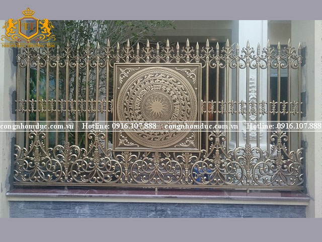 Họa tiết trống đồng được thể hiện 1 cách vô cùng tinh tế góp phần làm đẹp cho ngôi nhà, tạo được điểm nhấn cực kỳ ấn tượng.