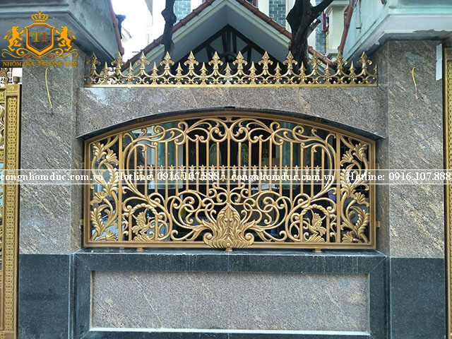 Khá là độc đáo với các họa tiết được bố trí vô cùng hài hòa, nó tạo nên vẻ đẹp mềm mại và tinh tế.